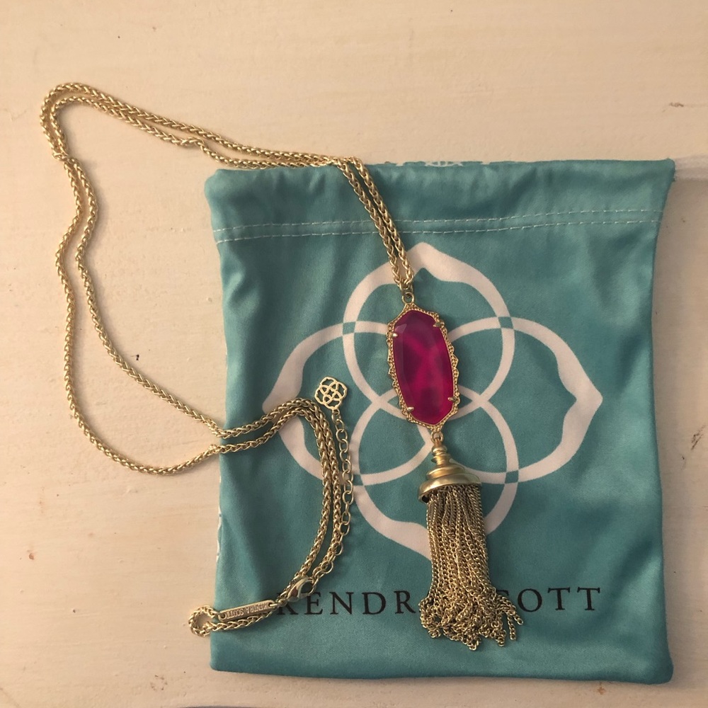 Super cute, different Kendra Scott necklace!